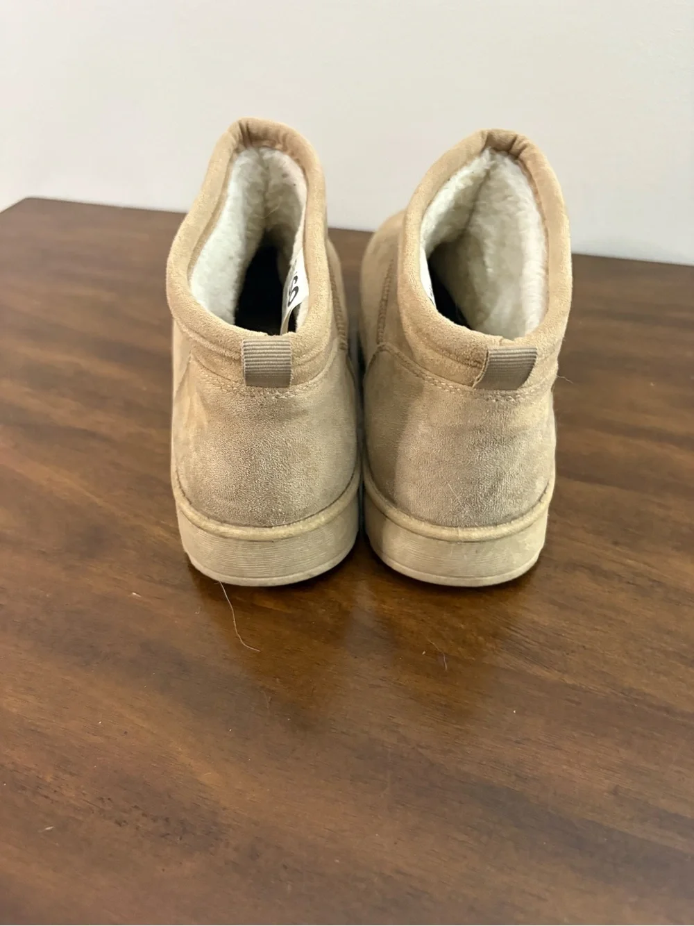 SO Women’s 9.5 Faux Fur Ugg Like Boots Ivory Beige Fall Winter